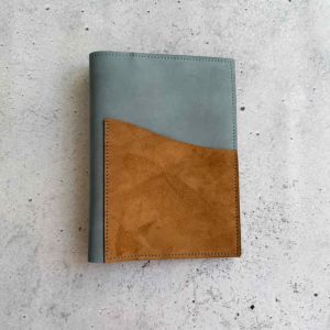 Sky blue nubuck & Cognac - B6 leather folio