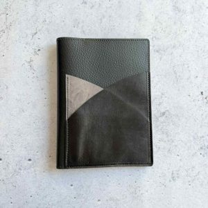 Soft pebble black - B6 leather folio
